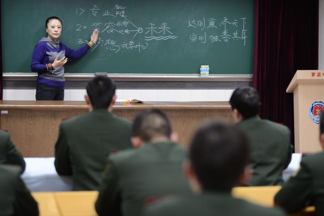 告别英雄战友，我们调整心情，继续前行