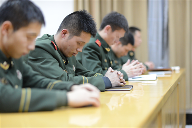 告别英雄战友，我们调整心情，继续前行